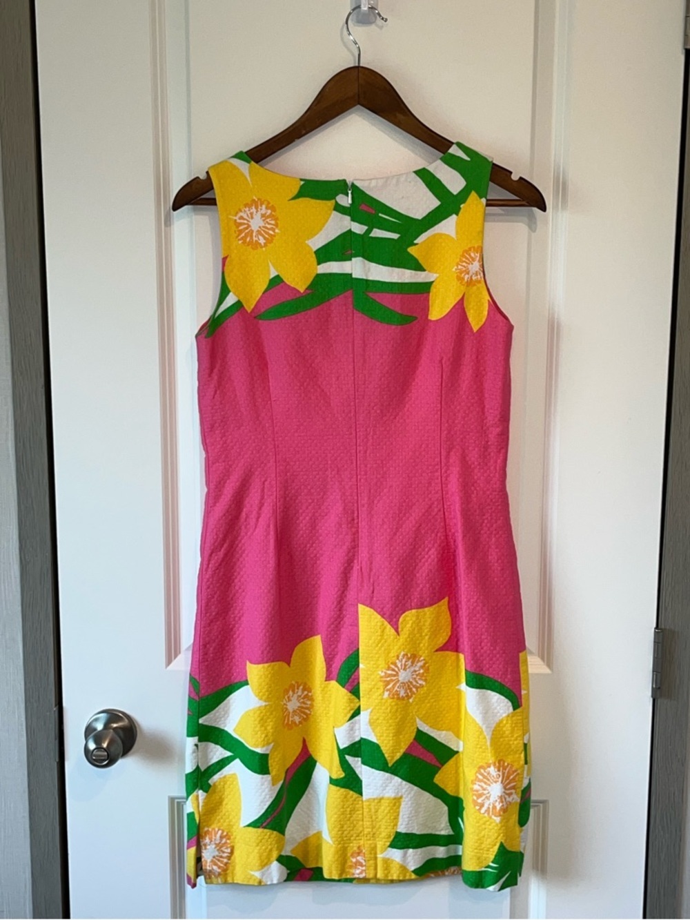 Retro 70’s Inspired Lilly Pulitzer Women's Floral Sleeveless Sheath Dress - Picture 4 of 7